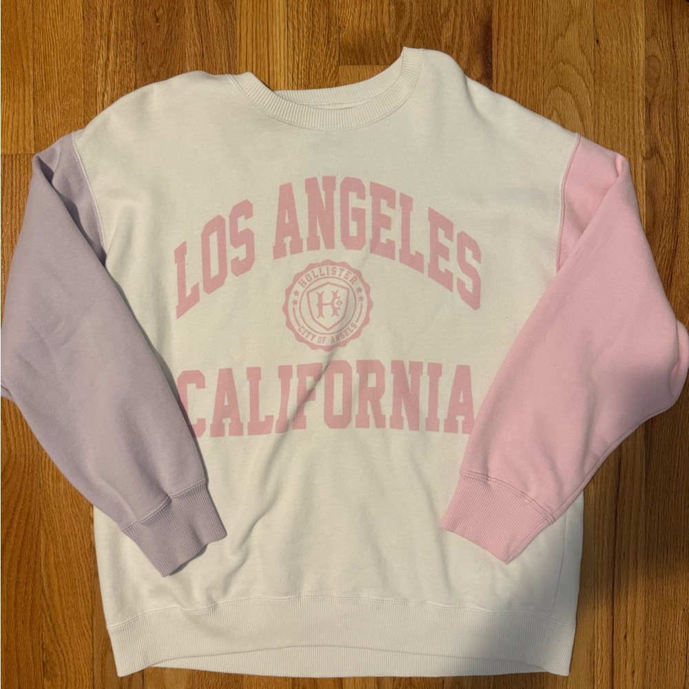 Hollister crewneck hoodie, lightly worn no damage, size medium